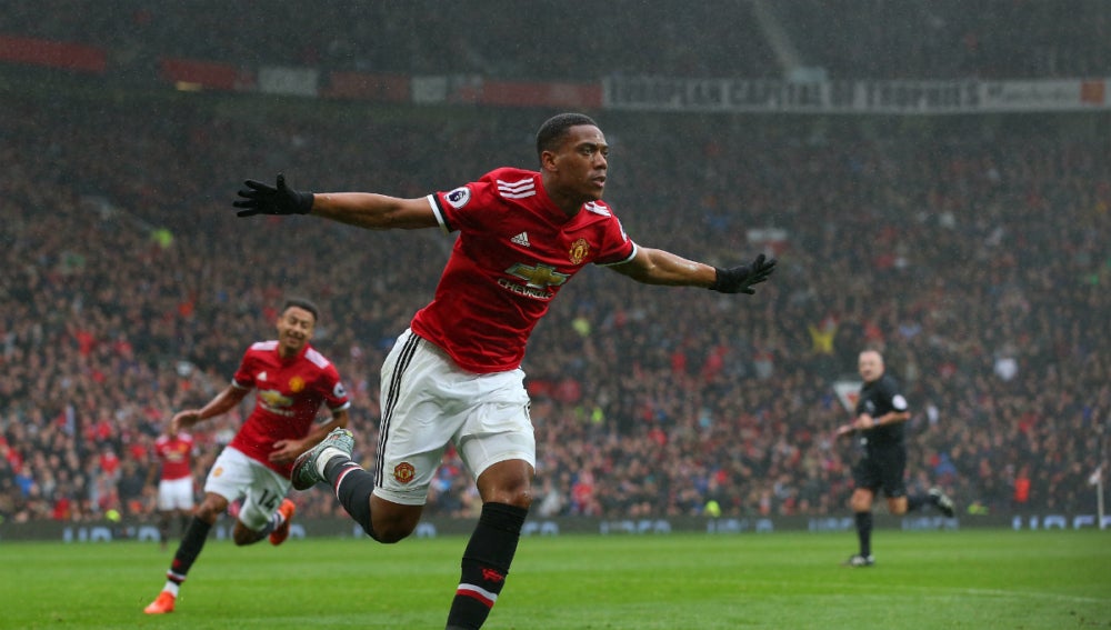 Anthony Martial celebra un gol con el United