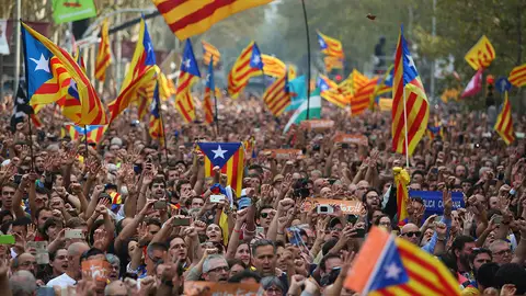 Las esteladas invaden las calles (28-10-2017) Reacciones de la gente en las calles tras la declaración de la independencia de Cataluña por parte del Parlament.