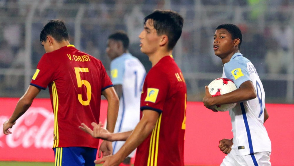 Inglatera celebra un gol ante España