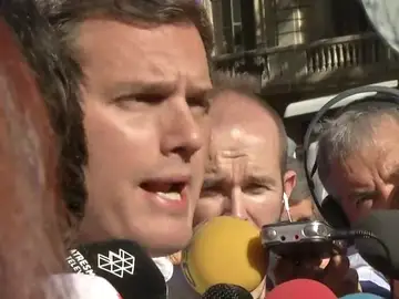 Rivera: "Puigdemont debe aceptar la realidad democrática y respetar a todos los catalanes" Rivera: "Puigdemont debe aceptar la realidad democrática y respetar a todos los catalanes"