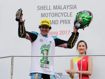 Franco Morbidelli celebra su título en Malasia Franco Morbidelli celebra su título en Malasia
