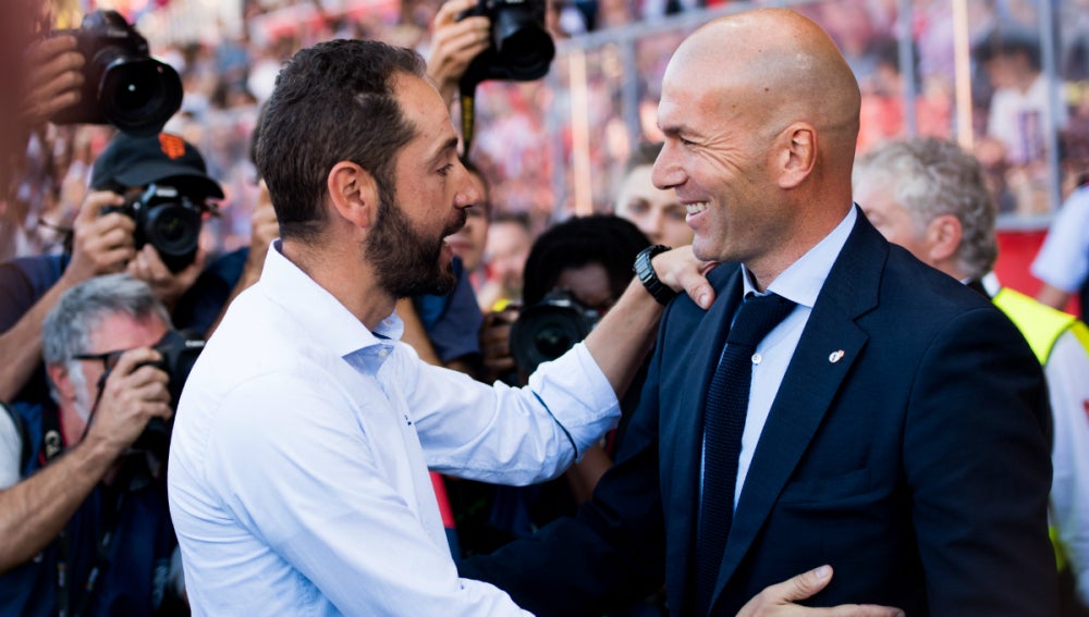 Zidane saluda a Machín
