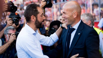 Zidane saluda a Machín