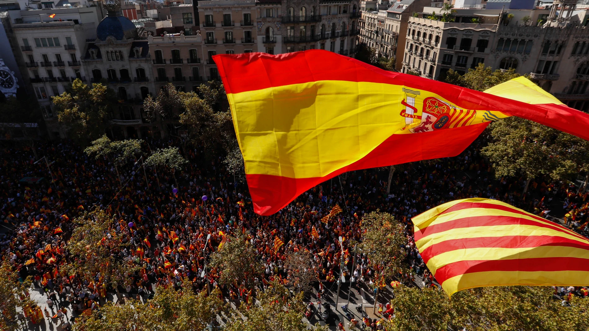 Banderas españolas y catalanas Banderas españolas y catalanas