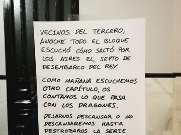 La nota que colgó en la puerta de sus vecinos La nota que colgó en la puerta de sus vecinos