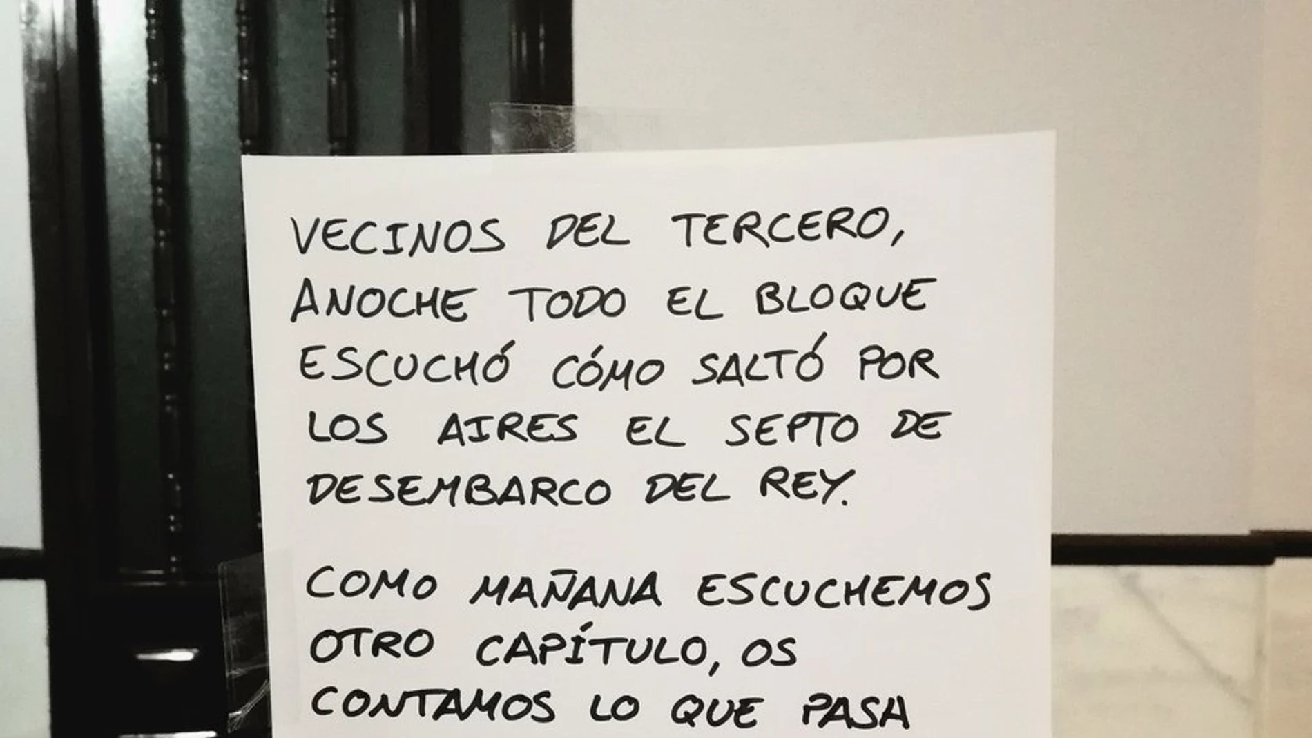 La nota que colgó en la puerta de sus vecinos La nota que colgó en la puerta de sus vecinos