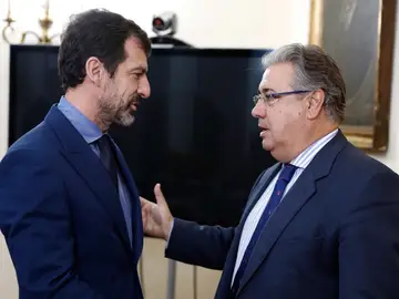 Zoido se reúne en Madrid con el nuevo jefe de los Mossos Zoido se reúne en Madrid con el nuevo jefe de los Mossos