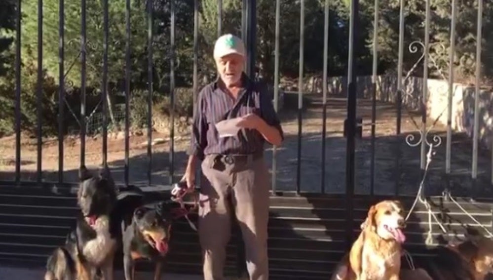 La conmovedora petición de un hombre con cáncer que busca dueño para sus perros 