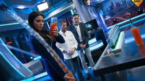 Pilar Rubio se enfrenta en 'El Hormiguero 3.0' a 17 terroríficos cócteles a la vez CON PILAR RUBIO