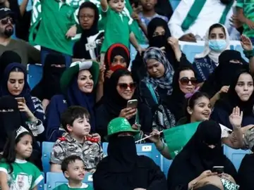 Mujeres de Arabia Saudí en un estadio Mujeres de Arabia Saudí en un estadio