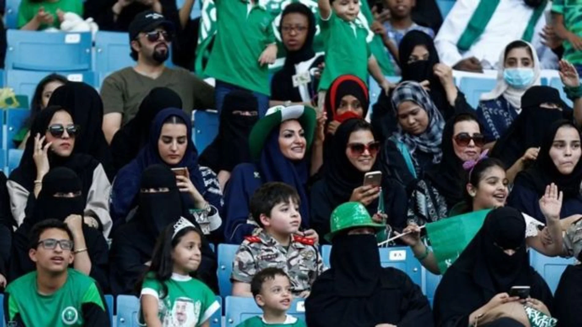 Mujeres de Arabia Saudí en un estadio Mujeres de Arabia Saudí en un estadio