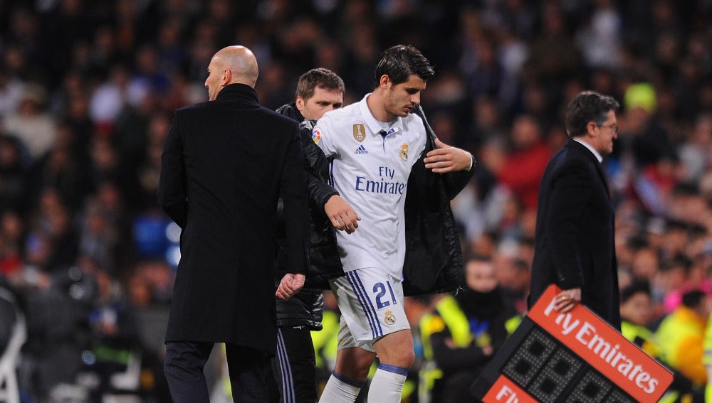 Álvaro Morata se retira del campo tras un partido del Real Madrid