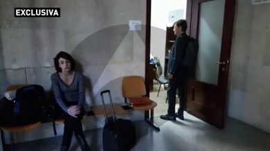 Primeras imágenes de Juana Rivas y su expareja Francesco Arcuri juntos por la custodia de sus hijos