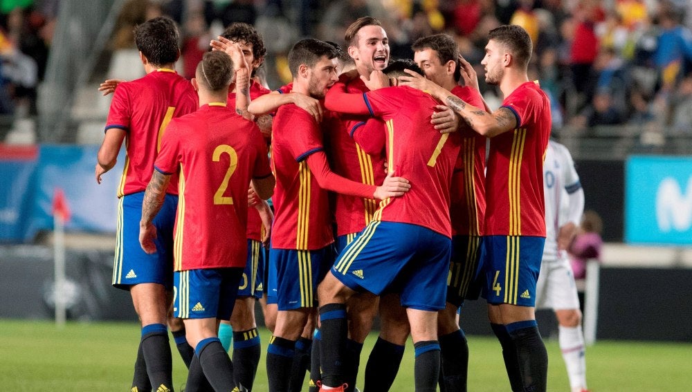 Los jugadores de la Sub-21 celebran el gol ante Islandia