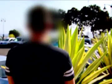 Un joven denuncia abusos sexuales de su profesor: "Me subió al gimnasio, me empezó a tocar y me quitó el pantalón" Un joven denuncia abusos sexuales de su profesor: "Me subió al gimnasio, me empezó a tocar y me quitó el pantalón"