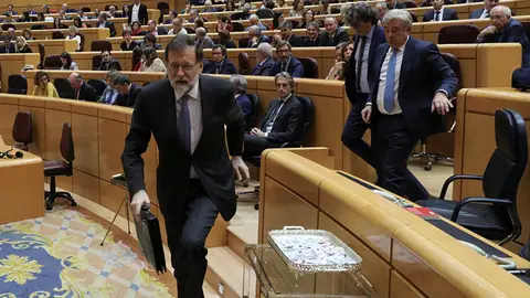 Rajoy saliendo del Senado Rajoy saliendo del Senado