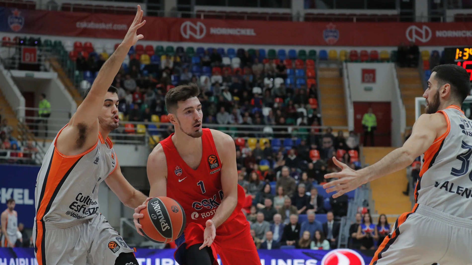 Nando de Colo, en acción ante Valencia Basket Nando de Colo, en acción ante Valencia Basket