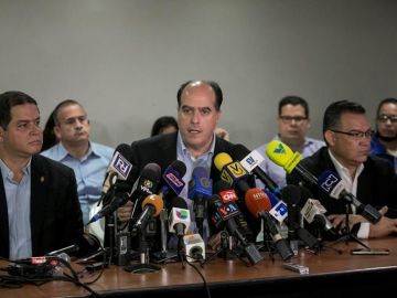 El jefe negociador de la Mesa de Unidad Democrática, Julio Borges