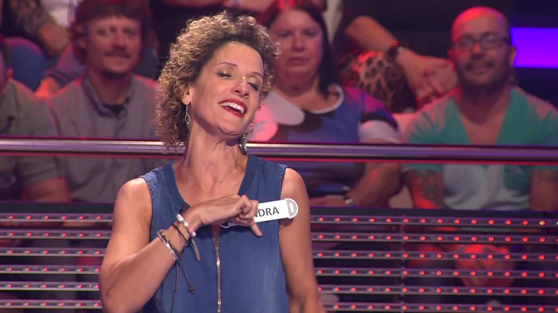 Una concursante interpreta 'Estando contigo' en lenguaje de signos
