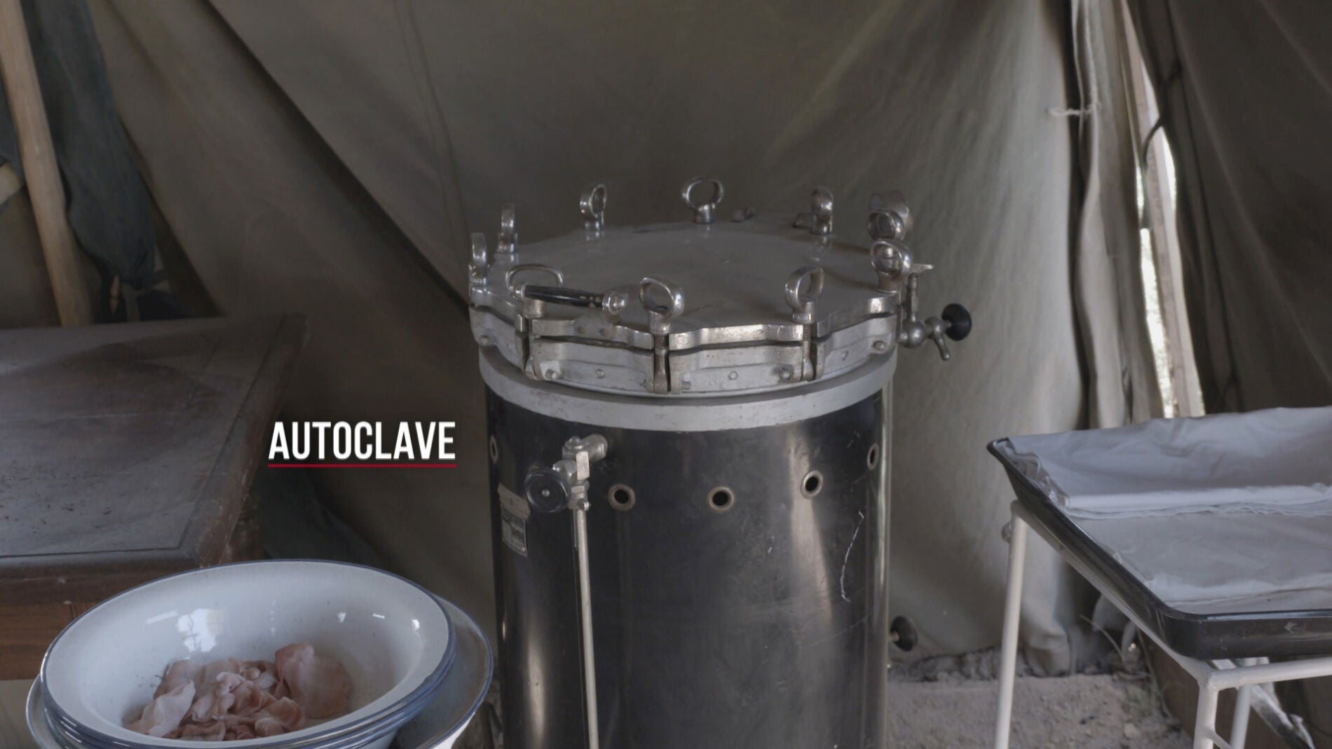 Parihuelas y autoclave, dos elementos b&aacute;sicos en la guerra