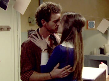 Susana y Javier sellan su amor con un beso