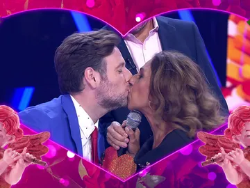 Lolita y Carlos Latre declaran su amor ante todo el público de ‘Tu cara me suena’ Lolita y Carlos Latre declaran su amor ante todo el público de ‘Tu cara me suena’
