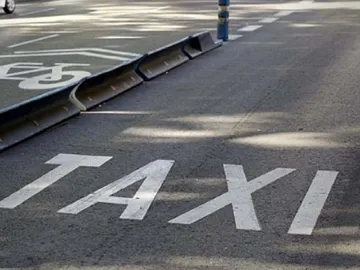 Imagen de un carril taxi Imagen de un carril taxi