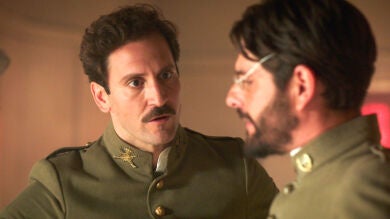 Andrés exige saber quién es la dama enfermera que ha muerto en el frente