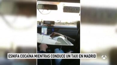 La Policía Municipal abre un atestado por conducción temeraria a un taxista grabado esnifando cocaína