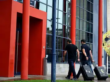Agentes de la Guardia Civil entran en una comisaría de los Mossos para buscar información del 1-O Agentes de la Guardia Civil entran en una comisaría de los Mossos para buscar información del 1-O