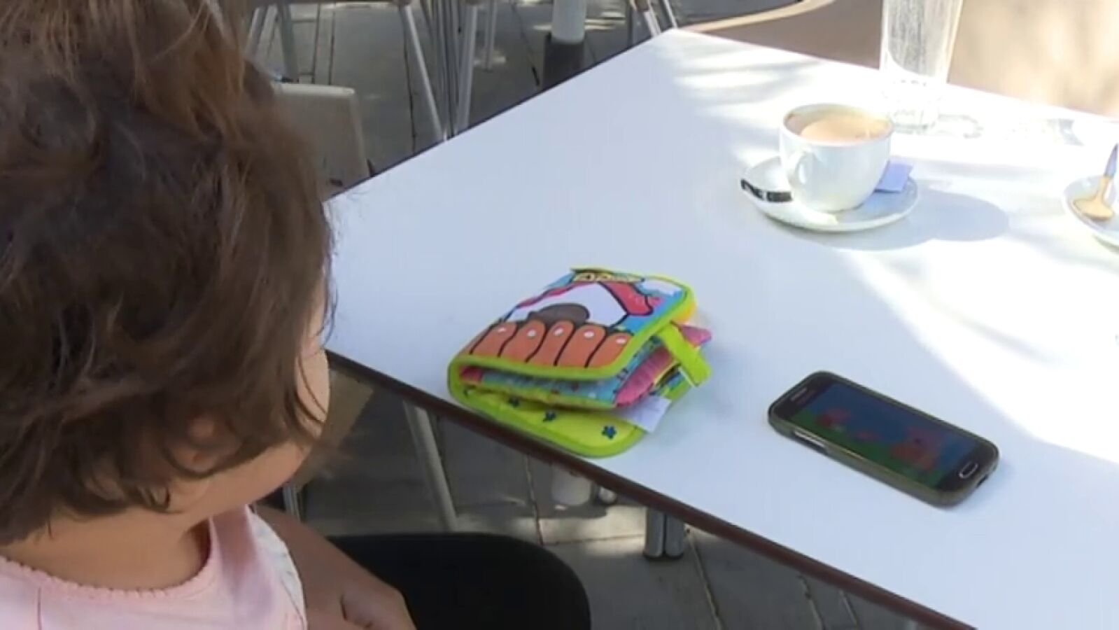 'Enganchados' al móvil y la tablet desde bebés: la tecnología desplaza al juguete tradicional