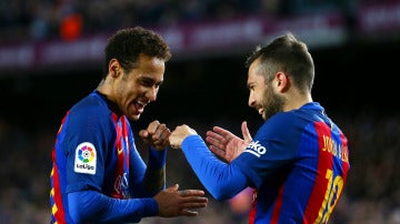 Jordi Alba y Neymar celebran un gol en la etapa del brasile&ntilde;o en el Bar&ccedil;a