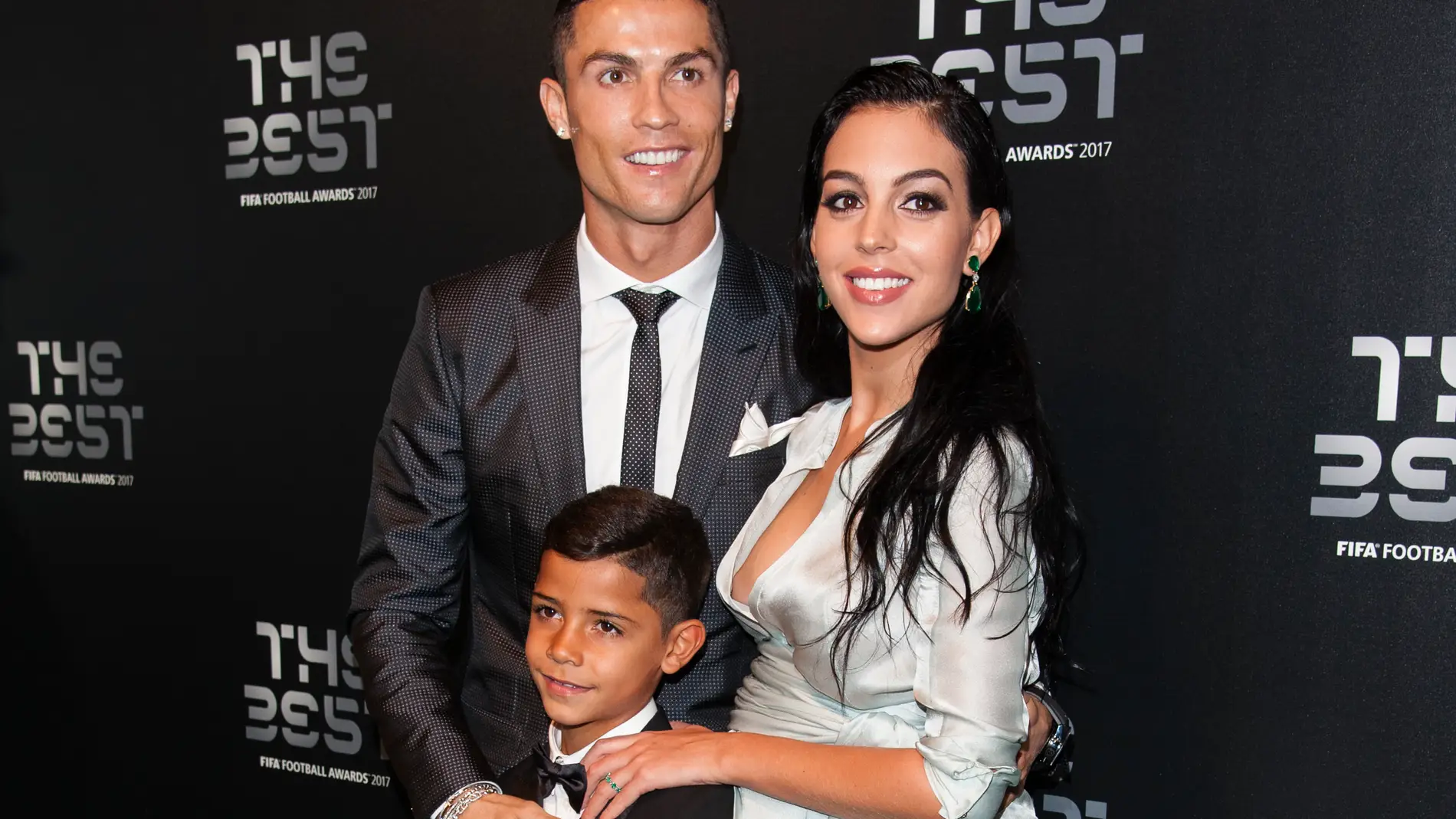 Cristiano Ronaldo junto a su hijo y Georgina Rodríguez