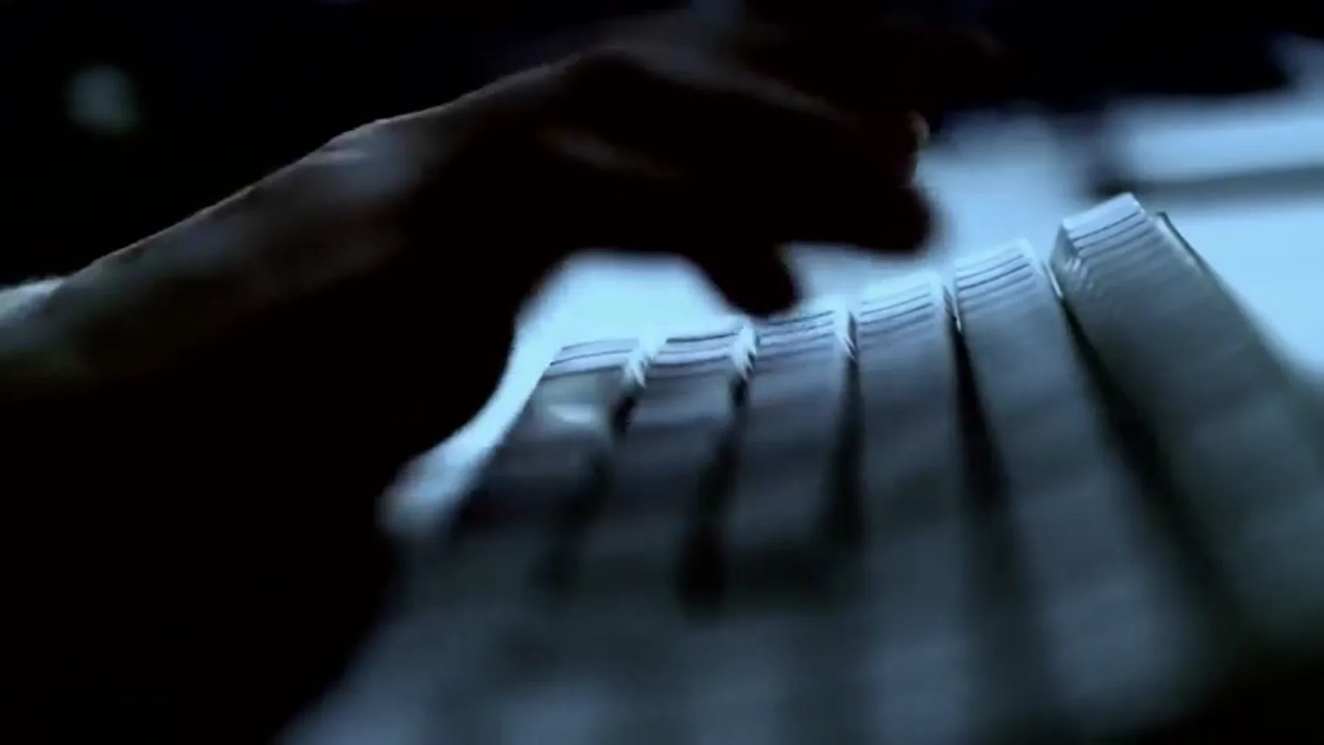 Imagen de una mano tecleando Imagen de una mano tecleando