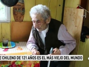 Una vecina cuida al hombre más viejo del mundo desde hace más de 20 años