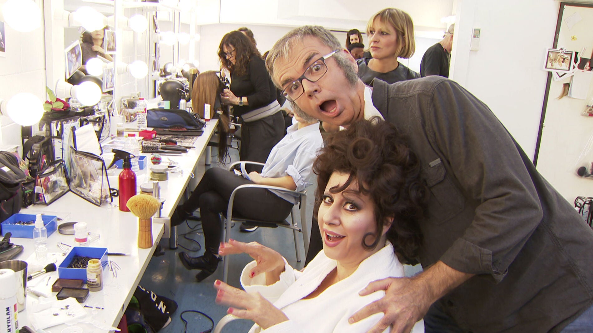 Arnau Vil&agrave; se cuela en la sala de maquillaje y caracterizaci&oacute;n de la s&eacute;ptima gala de &lsquo;Tu cara me suena&rsquo;