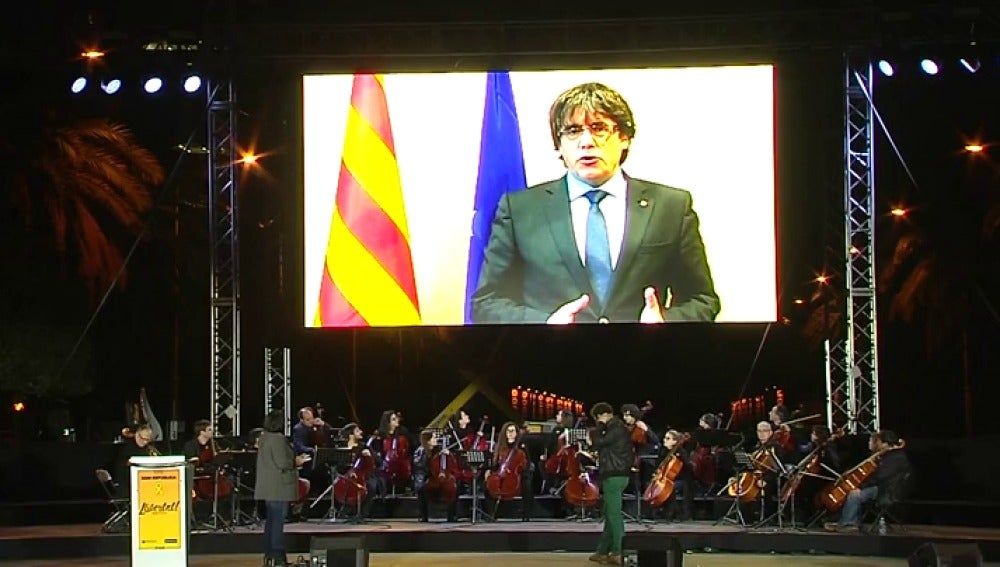 Puigdemont manda un mensaje desde Bruselas que se emite en la manifestación