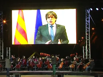 Puigdemont manda un mensaje desde Bruselas que se emite en la manifestación Puigdemont manda un mensaje desde Bruselas que se emite en la manifestación