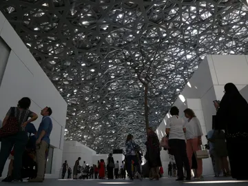 El Museo del Louvre en Abu Dhabi El Museo del Louvre en Abu Dhabi