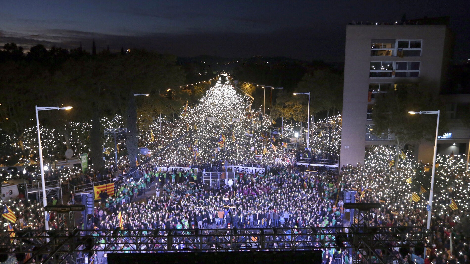 Manifestaci&oacute;n por la liberaci&oacute;n de los exconsellers encarcelados