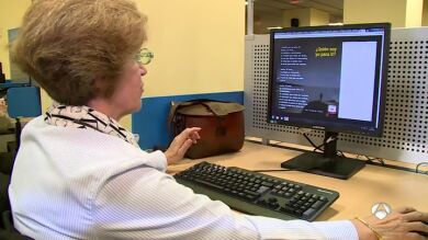 Un grupo de ancianos descubre las 'maravillas' de Internet: 