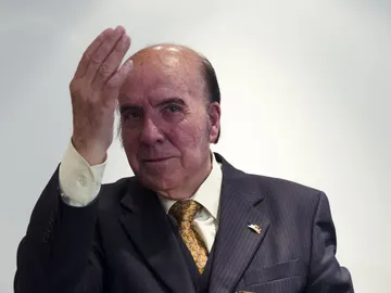 Chiquito de la Calzada recibe su premio en un acto (Archivo) Chiquito de la Calzada recibe su premio en un acto (Archivo)