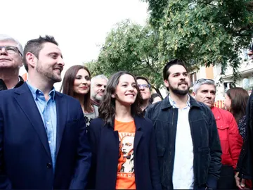 Arrimadas, con una camiseta de 'Khaleesi' Arrimadas, con una camiseta de 'Khaleesi'