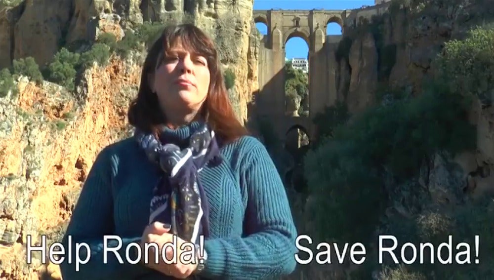 Vecinos de Ronda versionan el vídeo de 'Help Catalonia' para pedir una autovía: "Help Ronda! Save Ronda!"