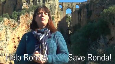 Vecinos de Ronda versionan el vídeo de 'Help Catalonia' para pedir una autovía: 