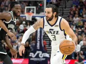 Ricky Rubio conduce el balón en un partido con los Jazz Ricky Rubio conduce el balón en un partido con los Jazz