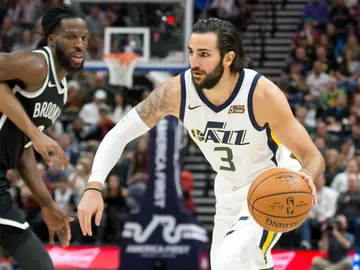 Ricky Rubio conduce el balón en un partido con los Jazz Ricky Rubio conduce el balón en un partido con los Jazz