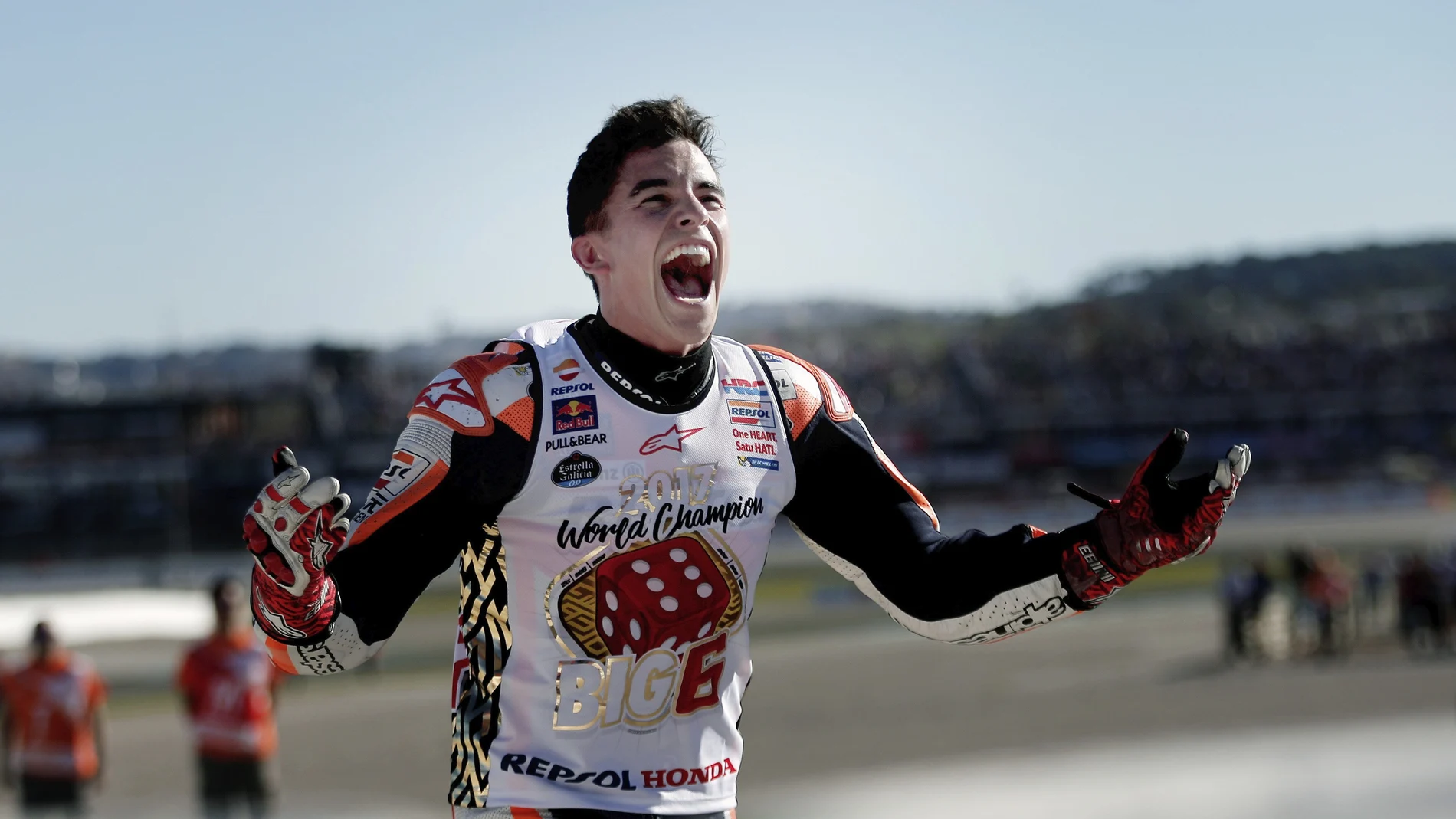 Marc Márquez, eufórico tras conquistar su cuarto mundial de MotoGP Marc Márquez, eufórico tras conquistar su cuarto mundial de MotoGP