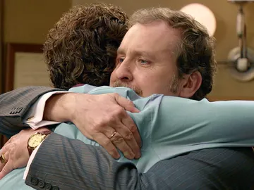 Ernesto vuelve a ganarse la confianza de Javier Ernesto vuelve a ganarse la confianza de Javier