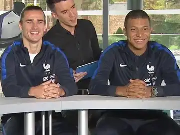 Griezmann y Mbappé, junto a Lizarazu Griezmann y Mbappé, junto a Lizarazu